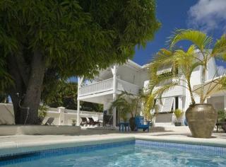 This enchanting 3 bedroom, 2 bathroom townhouse is nestled mere moments away fro - Saint James - 0