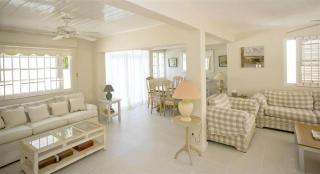 This enchanting 3 bedroom, 2 bathroom townhouse is nestled mere moments away fro - Saint James - 6