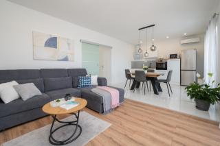 Apartment Gracin - Brand new with terrace and seaview - 0