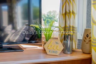 Daisy's luxury caravan at tattershall lakes - Tattershall - 5