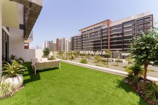 Chic 1BR Apartment in Azizi Riviera, Meydan - 4