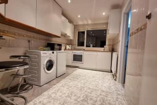 Spacious 2 Bed Bungalow - Enfield - 3
