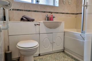 Spacious 2 Bed Bungalow - Enfield - 1