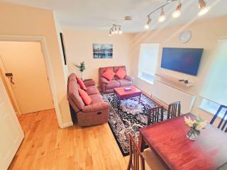 2 Bed Flat,Sleeps 4,Wifi,Near Cabot Circus,BRI 1mi - 7