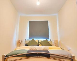 2 Bed Flat,Sleeps 4,Wifi,Near Cabot Circus,BRI 1mi - 5