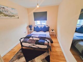 2 Bed Flat,Sleeps 4,Wifi,Near Cabot Circus,BRI 1mi - 4