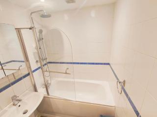 2 Bed Flat,Sleeps 4,Wifi,Near Cabot Circus,BRI 1mi - 3