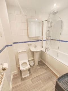 2 Bed Flat,Sleeps 4,Wifi,Near Cabot Circus,BRI 1mi - 1