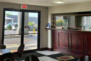 Super 8 by Wyndham Monroe - Monroe - 2