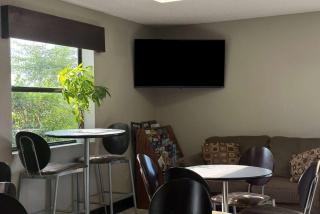 Super 8 by Wyndham Monroe - Monroe - 1