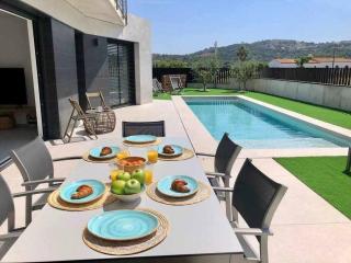 Naramia Sagaro Villa with Poolgarden10 Pax - S'agaro - 1