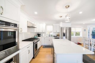 40 - 4BR Lakeview - Lakeside retreat near GJK View - 2