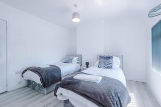 Large 5BR Skipton House - With Spacious Parking - Close to Station - Skipton - 3