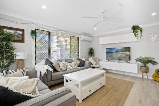 CARAVAN, BOAT & PET Friendly - RIGHT ON THE BORDER - Tweed Heads - 2