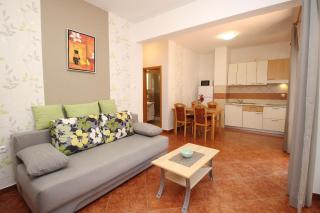 Modern eingerichtete Apartment im Erdgeschoss ideal für Famillien mit Kinder im Zentrum von Baska - Baška (Bescanuova) - 3