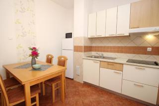 Modern eingerichtete Apartment im Erdgeschoss ideal für Famillien mit Kinder im Zentrum von Baska - Baška (Bescanuova) - 1