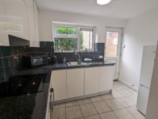 3 Bedroom apartment - Trumpington - 3