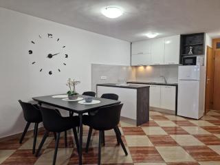 Modern eingerichtete Apartment für 4 Personen ideal für Famillien mit Kinder im Zentrum von Baska - Baška - 9