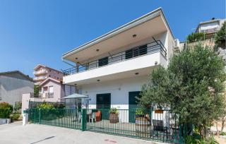 2 Bedroom Lovely Apartment In Ploce - 9