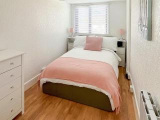 Angies Beachside House - Brightlingsea - 1