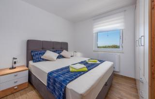 3 Bedroom Lovely Apartment In Mandre - Mandre - 3