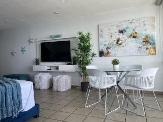 Beautiful Ocean Blue Love oceanfront apartment - 9