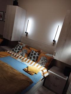 Bat Towers yellow - 9