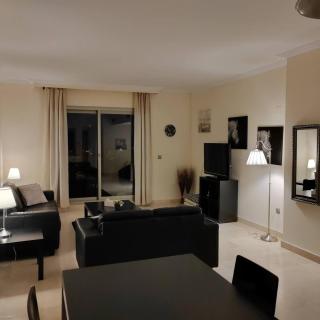 2 Bed Flat-Sleeps4-Pets-Pool-Parking-GolfClub - 1