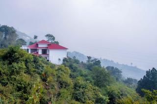 StayVista at PleasantVille with Huge Lawn Area - Nāhan - 8