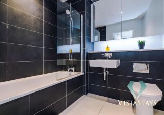 2BDR Apartment By Vista Stays Short Lets & Serviced Accommodation Manchester With Pool Table & Free WiFi - Manchester - 3