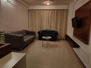 Lavish 3BHK on 12th Floor for Family Only - 7