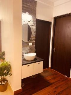 Lavish 3BHK on 12th Floor for Family Only - 3