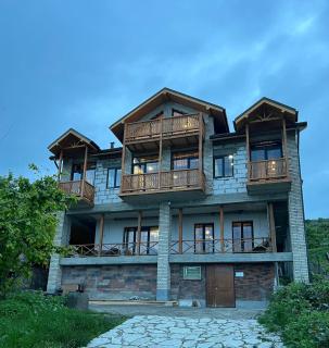Berkri Gastro Yard & Guest House - Yenokavan - 6