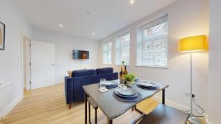 Spacious One Bedroom | WiFi - 9