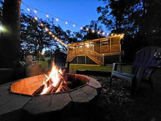 River Daze Cabin - A cozy cabin right on the river - 0