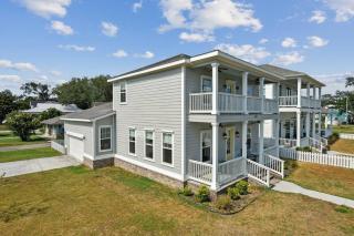 Walk to Beach with Heated Pool Spa views & oak trees - Gulfport - 2