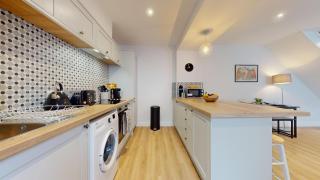 Cohost Partners Modern 2BR Duplex Fast WiFi - 6