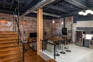 Unique and Charming Downtown Apt - 6