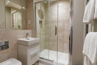 Luxury and modern two bedroom and two bathroom apartments Weybridge - Weybridge - 4