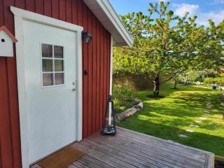 Minihus med stor trädgårdstomt nära golf och hav - Trosa - 0