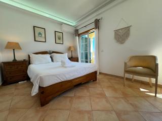 Happy Silva Guesthouse - Lagos - 8