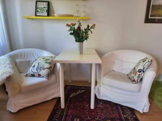 Lilla huset med stor trädgårdstomt nära golf och hav - 5