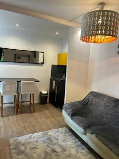 Studio zen et moderne à St-Zacharie - 9