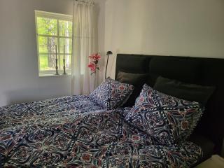 Lilla huset med stor trädgårdstomt nära golf och hav - 9