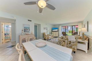 Runaway Tropical Waves-Pet Friendly - 4