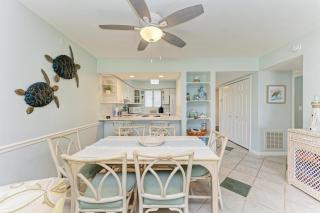 Runaway Tropical Waves-Pet Friendly - 3