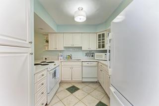 Runaway Tropical Waves-Pet Friendly - 1