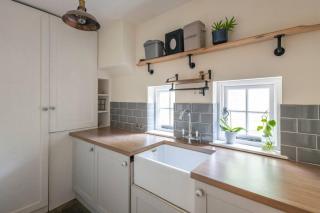 Parea Living - Spacious North London House with Big Garden - 7
