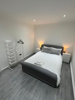Luxury 2 Bed Apartment, Sleeps 6 with Sofa bed, Close to Sale Tram Station - Sale - 0
