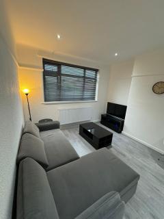 Luxury 2 Bed Apartment, Sleeps 6 with Sofa bed, Close to Sale Tram Station - Sale - 3